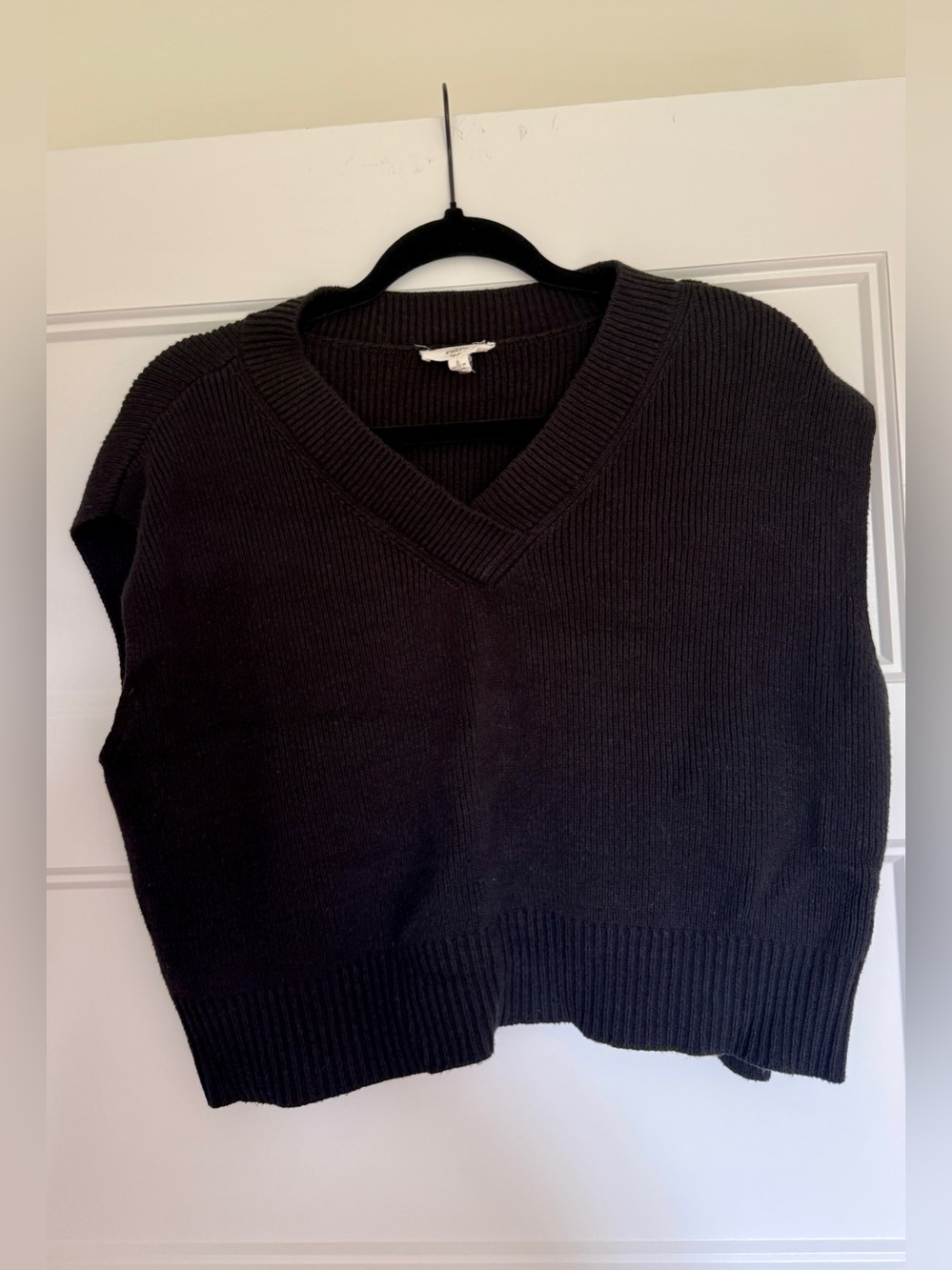 entro Women’s Black V-Neck Sweater Vest - Size Small